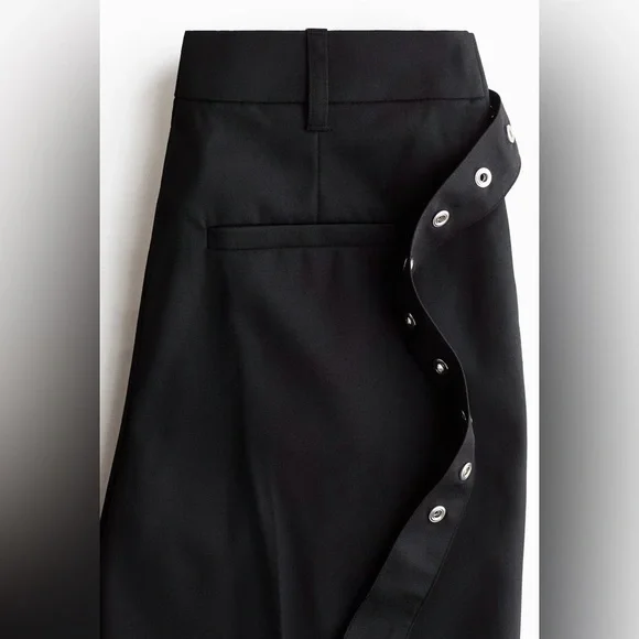 H&M A/W 2025
WOOL-BLEND WRAP-DETAIL PANTS - Picture 2 of 5